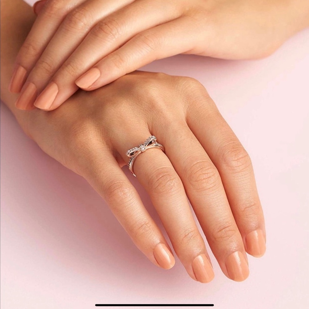 Pandora bow ring